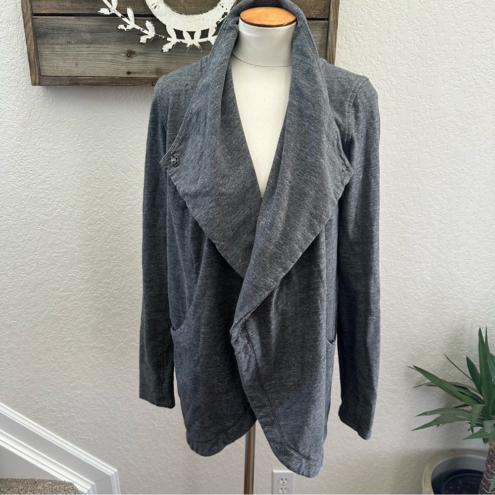 Lululemon Athletica That’s a Wrap gray sweatshirt jacket ladies size 10